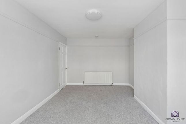 29, Cardrew Close, London photo 4