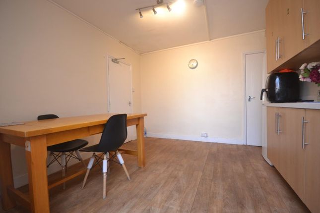 Room to rent in Stanley Grove, Reading