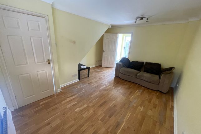 61, Addington Way, Luton photo 2
