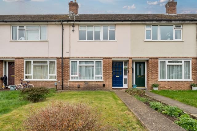 3-bed terraced on Lansdown Close, Surrey, £400,000