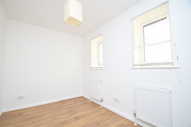 45, Columbus Gardens, Northwood photo 3