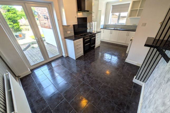 26, Green Crescent, Selston, Nottinghamshire photo 2