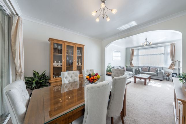 215 Ellerdine Road, Hounslow photo 3