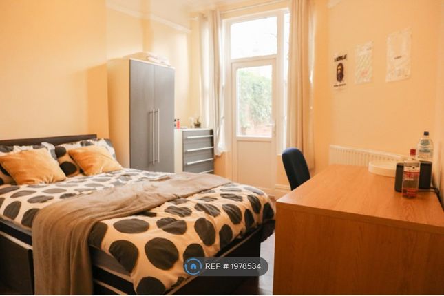 Terraced house to rent in Victoria Park Road, Leicester