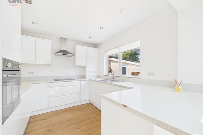 17 Orchill Drive, Hadleigh, Essex photo 2
