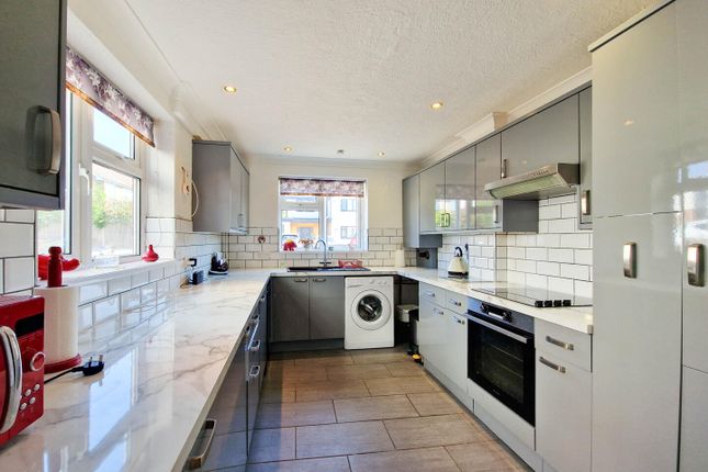 11, Oakhurst Road, Rayleigh photo 3