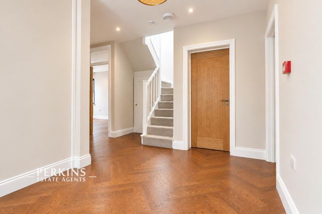 96, Greenford Gardens, London photo 4