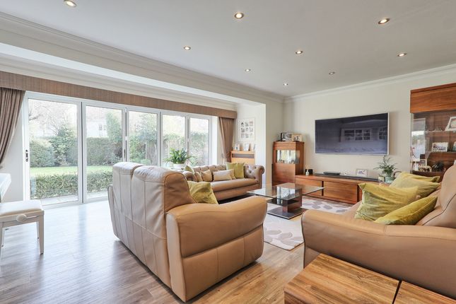 10, The Woodfines, Hornchurch photo 2