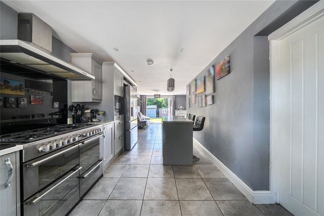 22, Oak Tree Road, Godalming photo 4