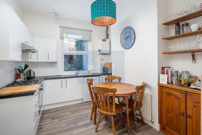 19 Hatley Road, London photo 4