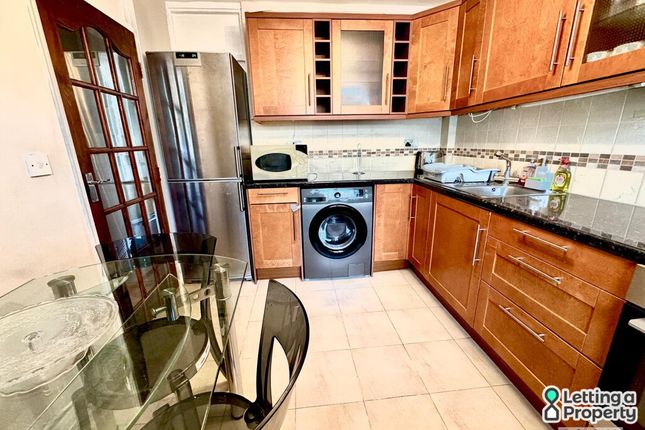 28, Carey Gardens, London photo 5