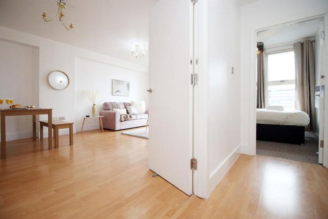 Flat to rent in Queen Street, Cardiff