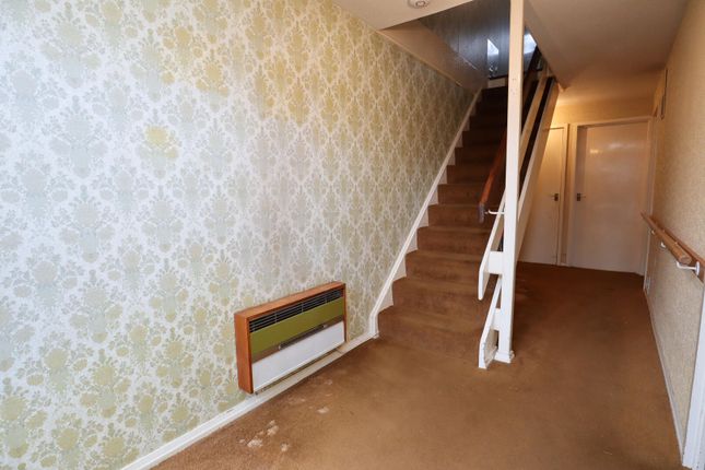 11A, Linden Avenue, Coulsdon photo 2