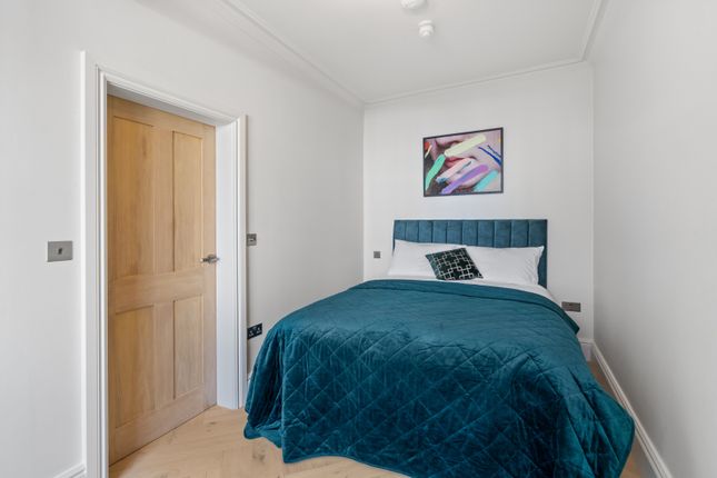Flat 8, 123, Queens Gate, London photo 2