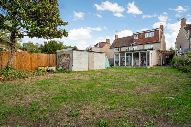 5, Plum Garth, London photo 2
