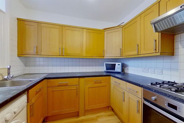 GFF, 125, Balvernie Grove, London photo 3