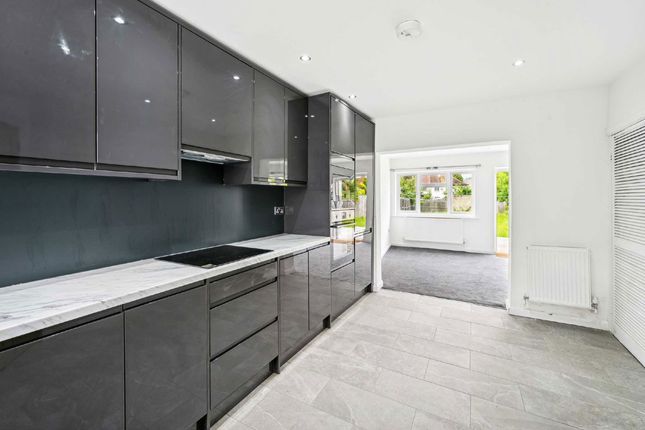 67, Beechcroft Gardens, Wembley photo 4