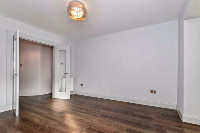 7, Goodwyn Avenue, Mill Hill, NW7, London photo 3
