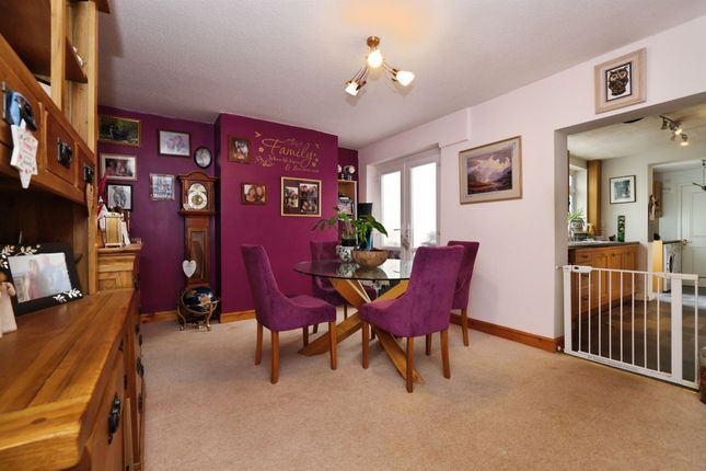 8, Wessington Avenue, Calne photo 2