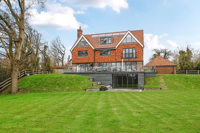 4 Appletree Close Rh15 (43).Jpg