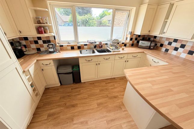 6, Filby Close, Great Yarmouth photo 4