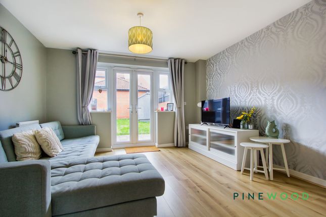6 Vicarage Walk, Chesterfield photo 3