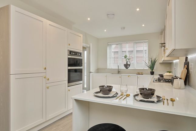 78, Horsham Road, Alfold photo 3