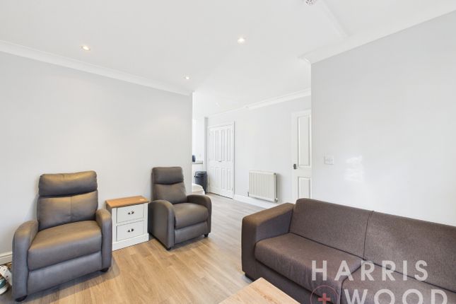21 Tufnell Way, Colchester, Essex photo 3