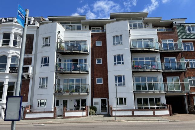 Flat to rent in Clarence Parade, Southsea