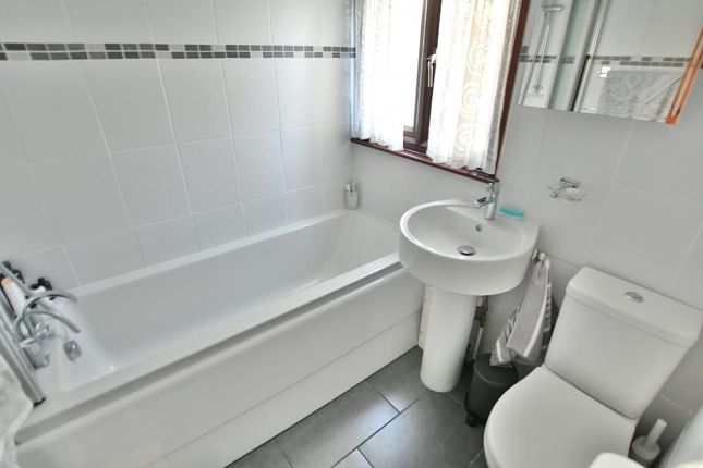 34, Pilford Heath Road, Colehill photo 3