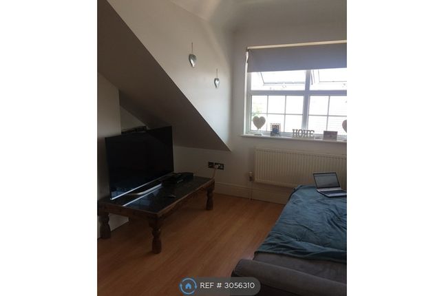 Top Floor Flat  Viewing Recommended, Granada Road, Southsea photo 2