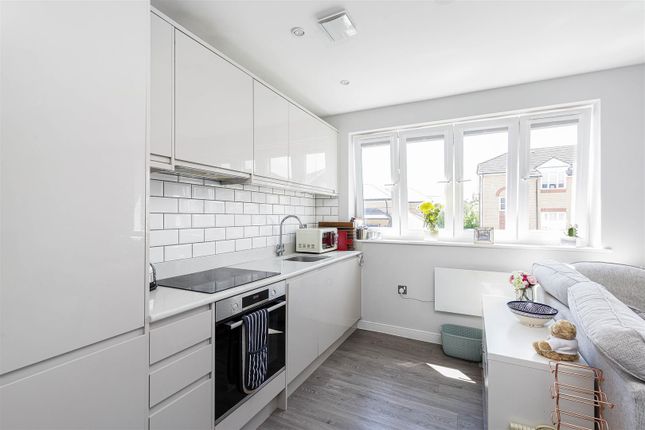 Thumbnail Flat for sale in Hutton Grove, London