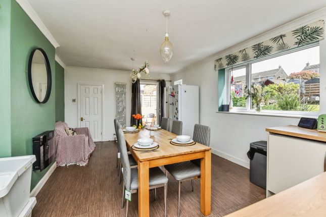 9, Downham Mead - Monkton Park, Chippenham photo 4