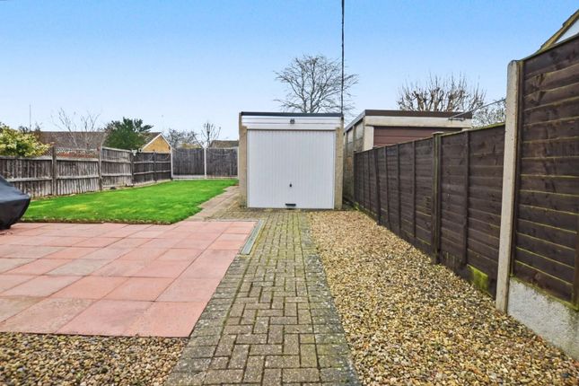 47, Willow View, NORTHAMPTON photo 2