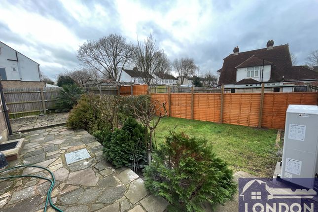 1, Demesne Road, Wallington photo 3