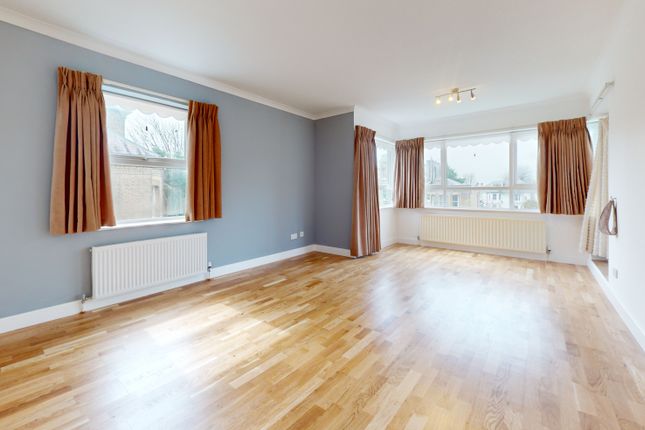 Flat to rent in Eaton Gardens, Hove