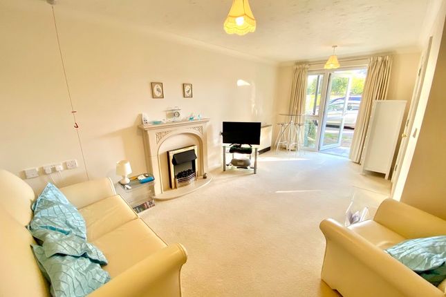 3 Faregrove Court, Grove Road, Fareham photo 2