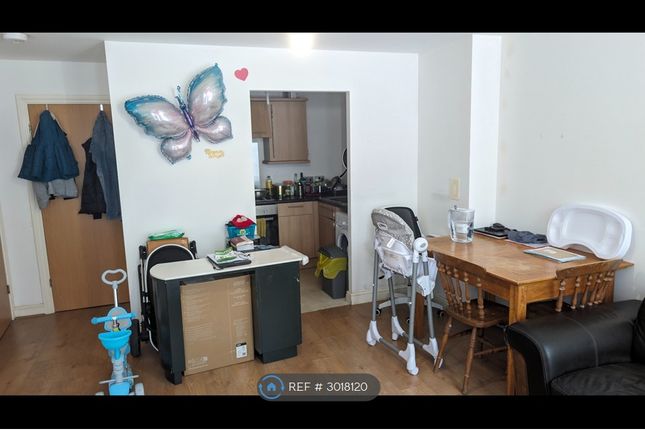 Flat, Crawford Court Charcot Road, London photo 4