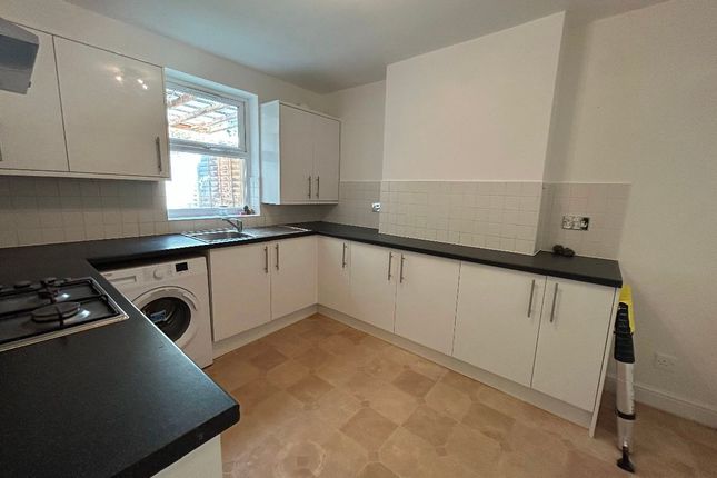 188 Congleton Grove, Woolwich photo 4