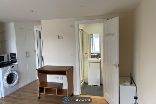 Room   Rydings, Windsor photo 4