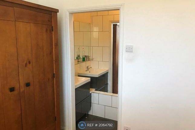 Terraced house to rent in Thorn Grove, Manchester