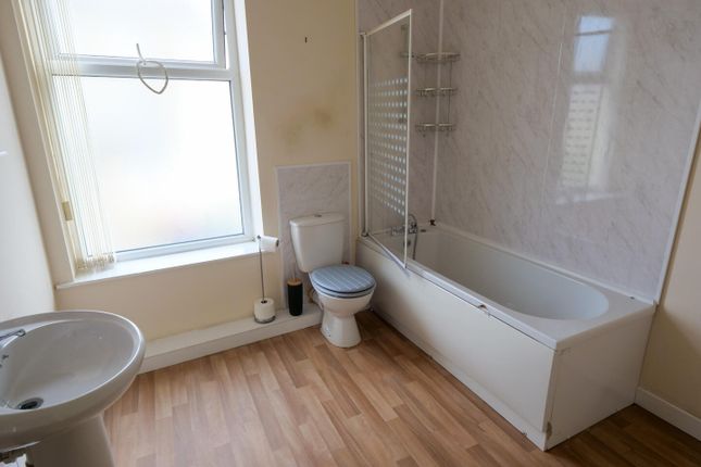 Flat 2, 70, Thornton Road, Morecambe photo 4