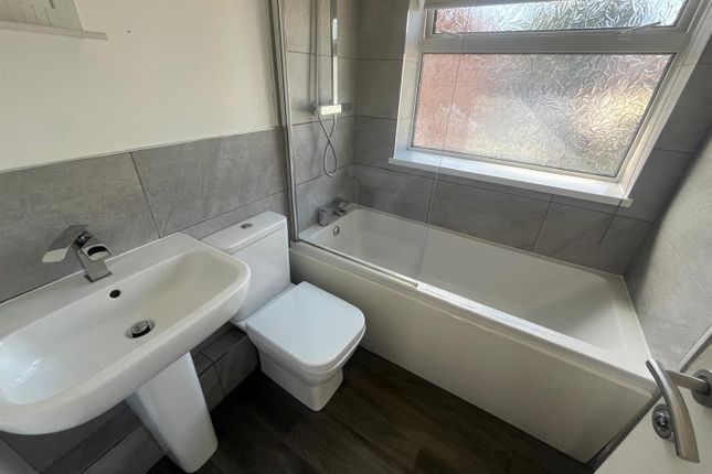 250, Brown Royd Avenue, Huddersfield photo 4