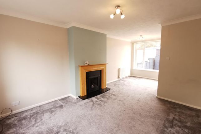 35, Springfield Avenue, Leeds photo 3