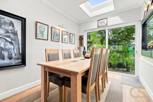 2 Endeavour Road, Cheshunt, Hertfordshire photo 4