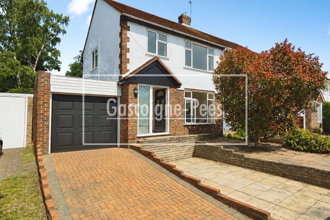 3-bed house on 16, Camberley, £2,000/mo
