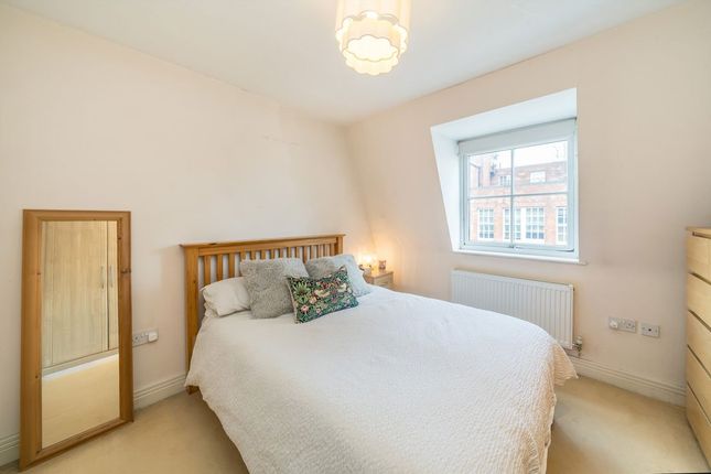 Flat 4, 524, Garratt Lane, London photo 3