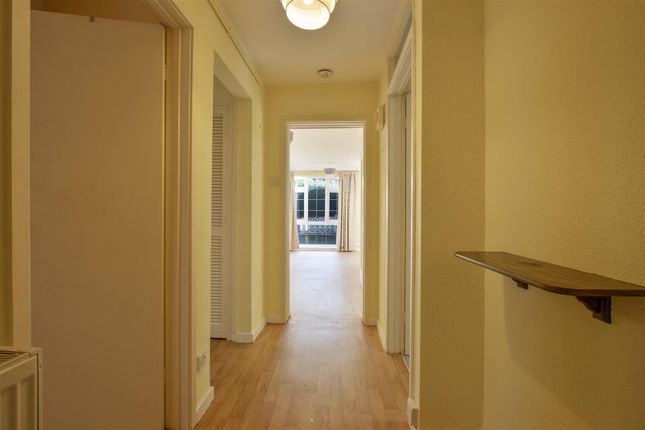 2 Holly Court,, Glenthorne Close, Chesterfield photo 4