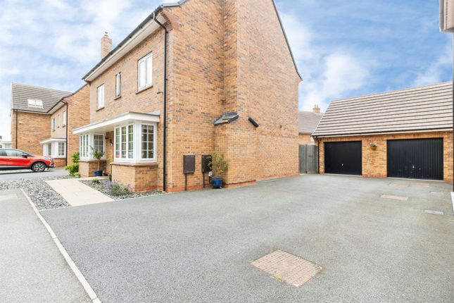 33, Oxford Blue Way, BEDFORD photo 2