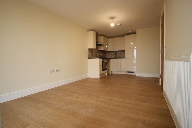 Flat to rent in (6th Floor Flat) Charter House, High Road Ilford
